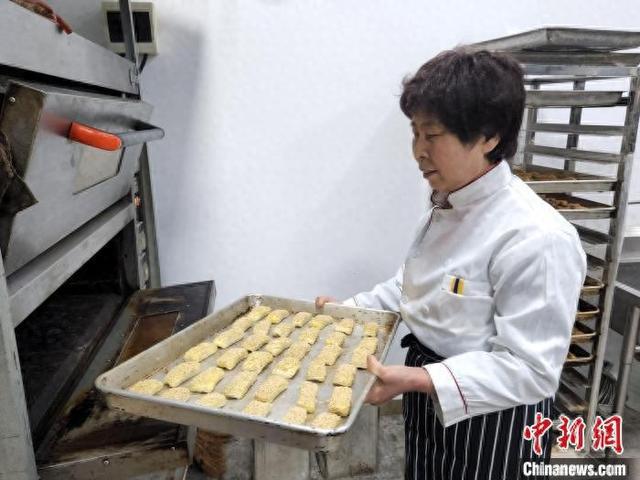 杏彩体育官网app燕麦吃法图片大全糕点糕点的制作方法新春走基层）博物馆里的传承人