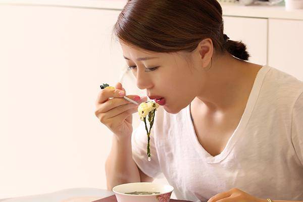 杏彩体育，脂肪“杀手”出现了每天晚饭时吃点减肥又通便让你想胖都难