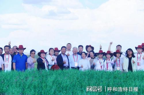 杏彩体育，科学家集结乌拉盖 参加首届“天边草原—燕麦产业创新大会”